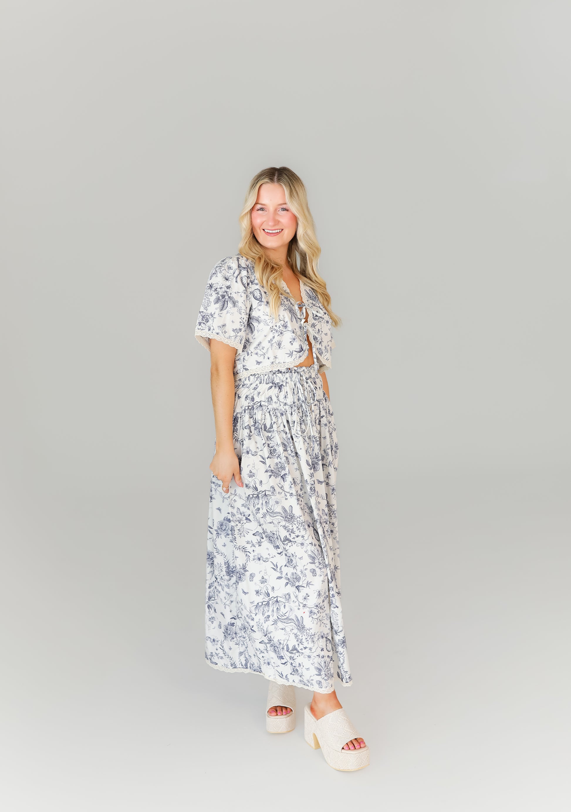 Blue and white toile print maxi skirt boutique women’s game day outfit