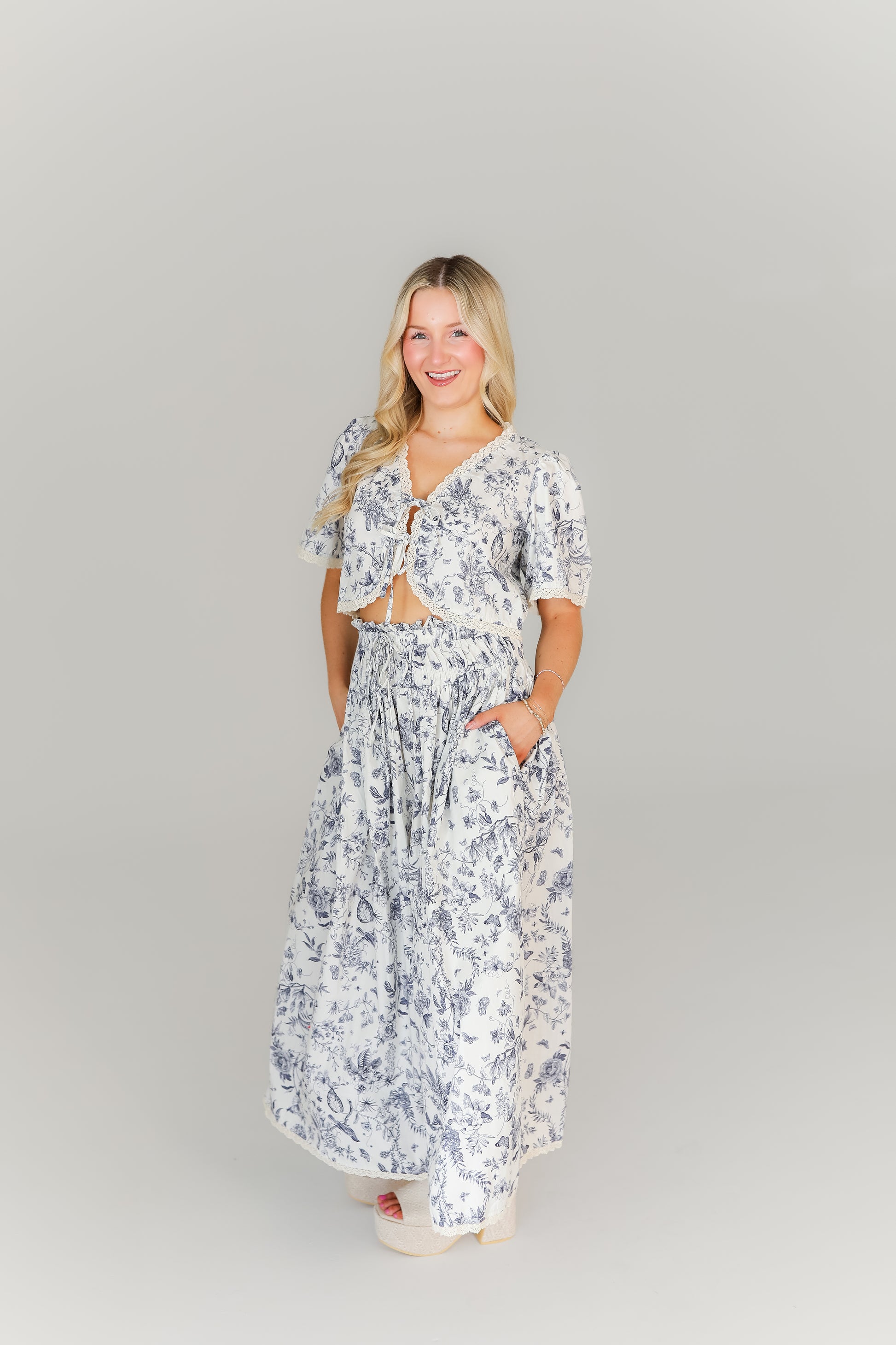 Blue and white toile print tie-front crop top women’s game day outfit