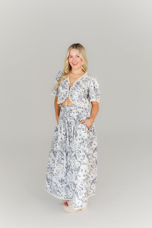 Blue and white toile print tie-front crop top women’s game day outfit