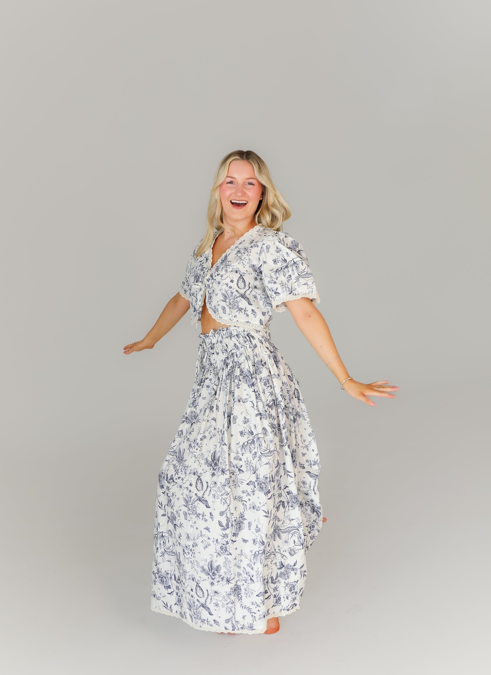 Flowy toile print maxi skirt with pockets women’s boutique outfit