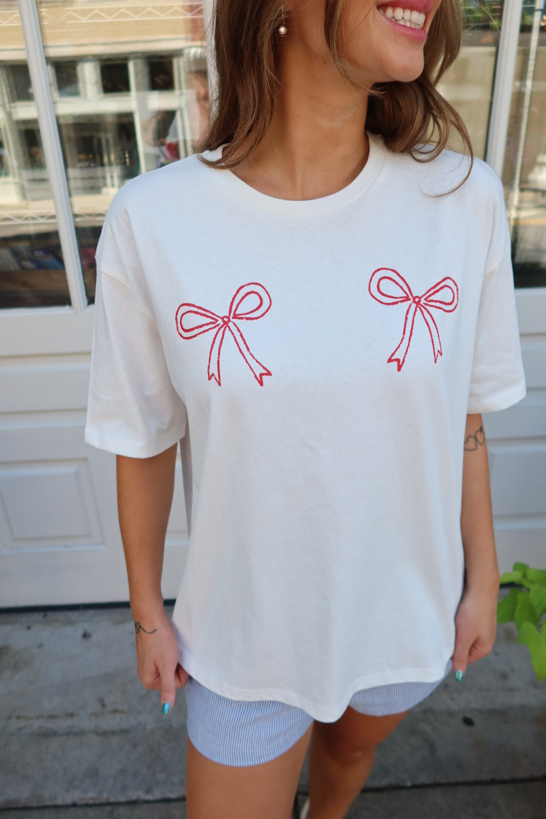Bowtiful Tee